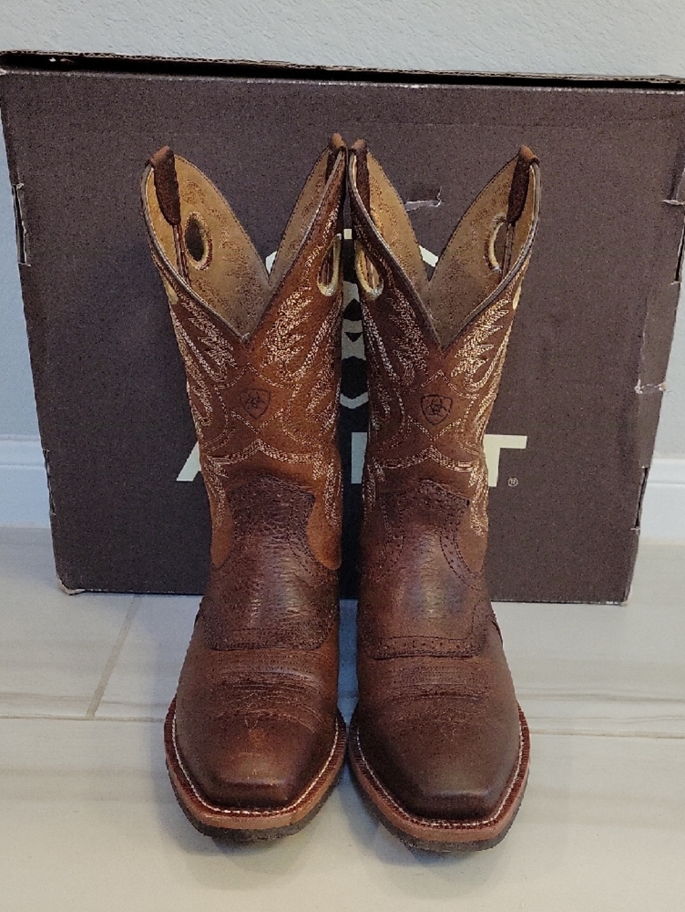 Like New Ariat Rustic Brown Embroidered Western Boots - Picture 2 of 10
